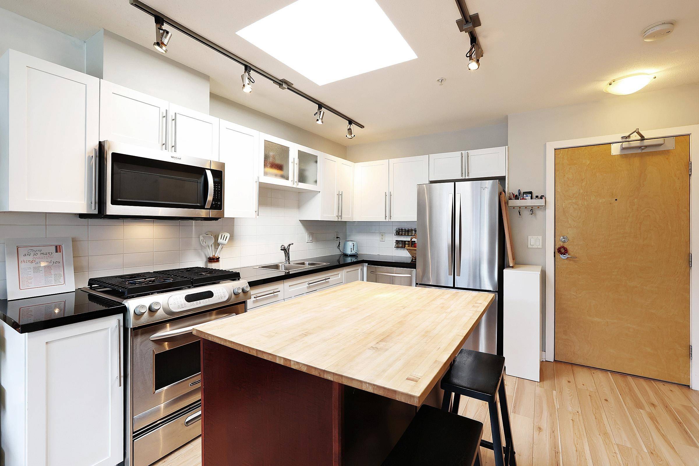 North Vancouver, BC V7L 1E6,122 E 3rd ST #504