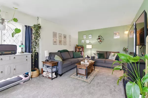 Chilliwack, BC V2P 4Y3,8687 Elm DR