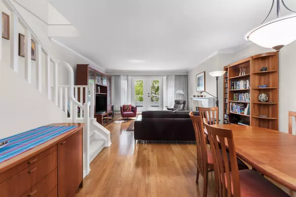 Vancouver, BC V6R 3X2,3189 Camosun ST #202