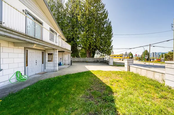 Burnaby, BC V5G 1N2,5210 Laurel ST