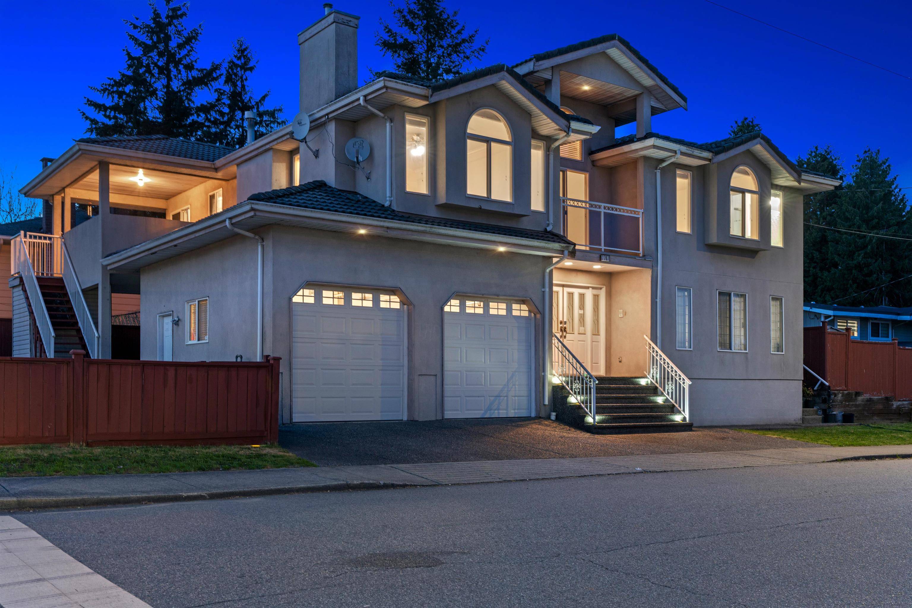 Burnaby, BC V3N 2K6,7707 12th AVE