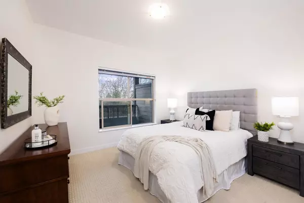 1468 St. Andrews AVE #305,  North Vancouver,  BC V7L 0A8