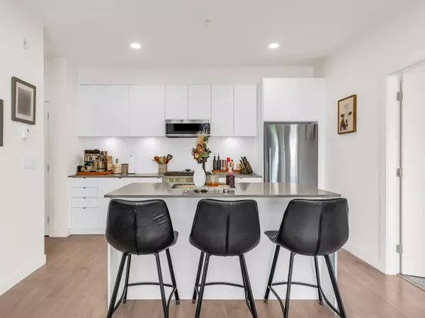 Port Coquitlam, BC V3C 1V3,2345 Rindall AVE #218