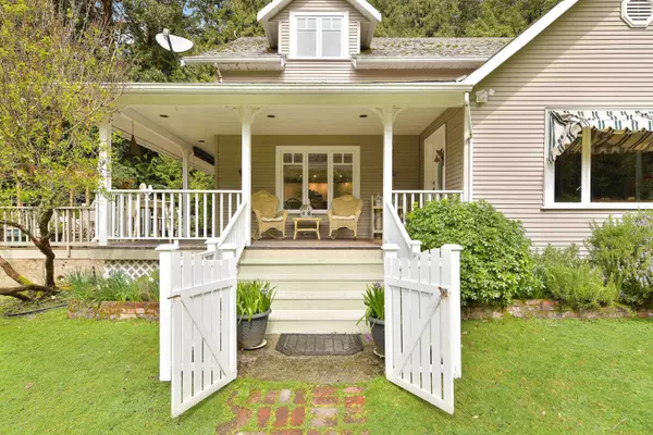 517 Sandy Hook RD,  Mayne Island,  BC V0N 2J1