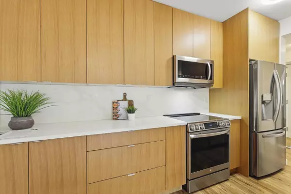 North Vancouver, BC V7L 3H5,1033 St. Georges AVE #110