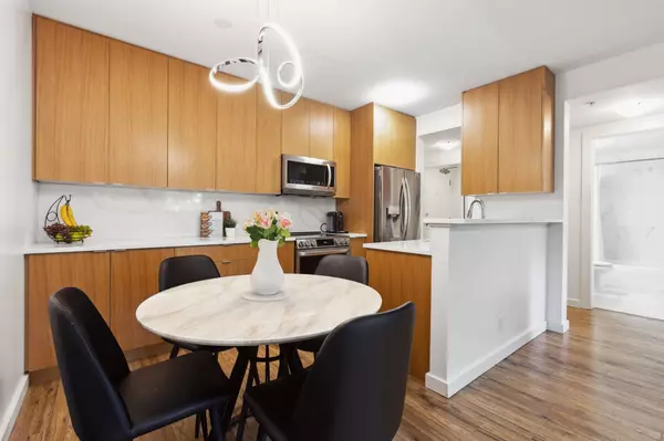 North Vancouver, BC V7L 3H5,1033 St. Georges AVE #110