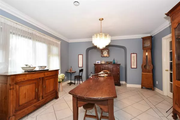 Vancouver, BC V6M 3J2,5790 Adera ST