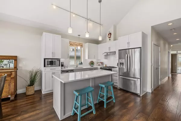 Coquitlam, BC V3E 0J1,3458 Burke Village Promenade #126