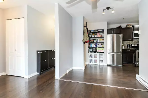Abbotsford, BC V2T 4M3,2962 Trethewey ST #404