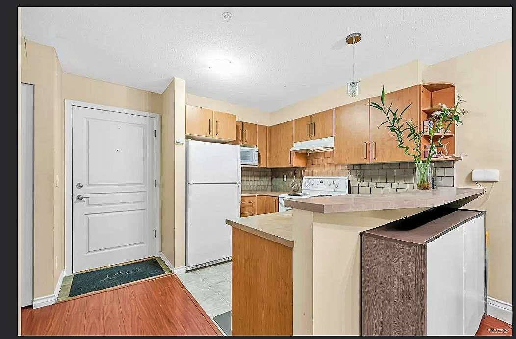 Burnaby, BC V5E 4N8,7330 Salisbury AVE #207
