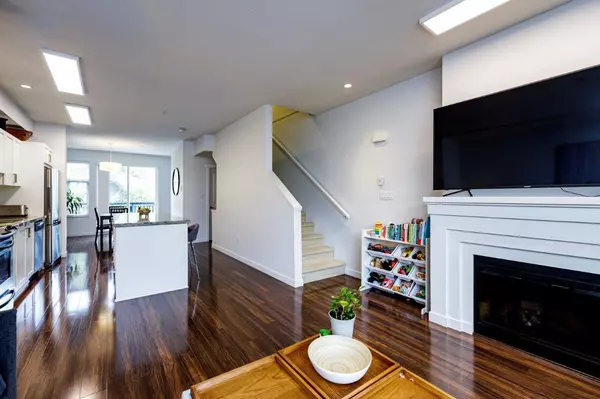 North Vancouver, BC V7J 0A5,712 Orwell ST