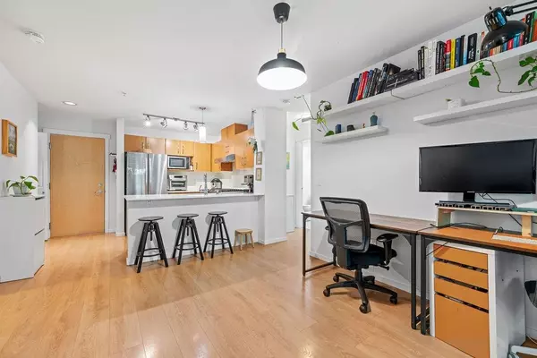 Port Moody, BC V3H 5K8,300 Klahanie DR #104