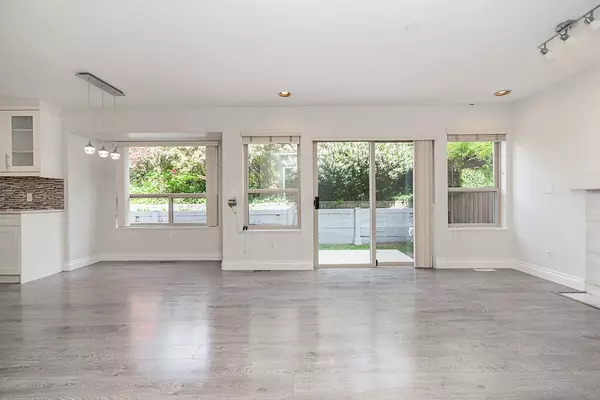 Maple Ridge, BC V2W 1B5,10439 Tamarack CRES