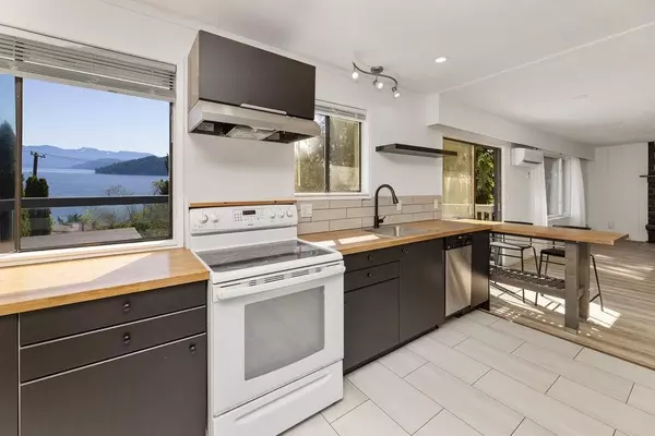 Gibsons, BC V0N 1V1,775 Marine DR