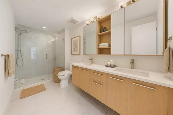 North Vancouver, BC V7J 0C6,2707 Library LN #301
