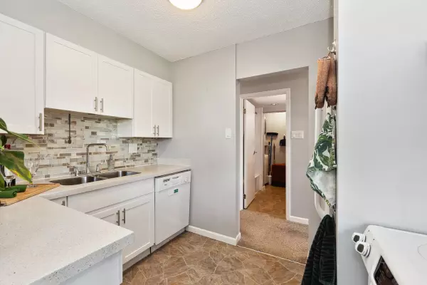 Burnaby, BC V3N 4R8,9521 Cardston CT #708