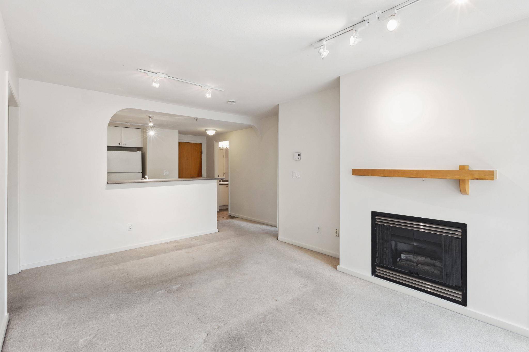 North Vancouver, BC V7J 3V4,1111 Lynn Valley RD #212