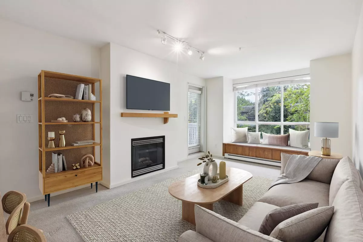 North Vancouver, BC V7J 3V4,1111 Lynn Valley RD #212