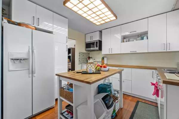 Surrey, BC V3V 2S2,9605 Queens PL