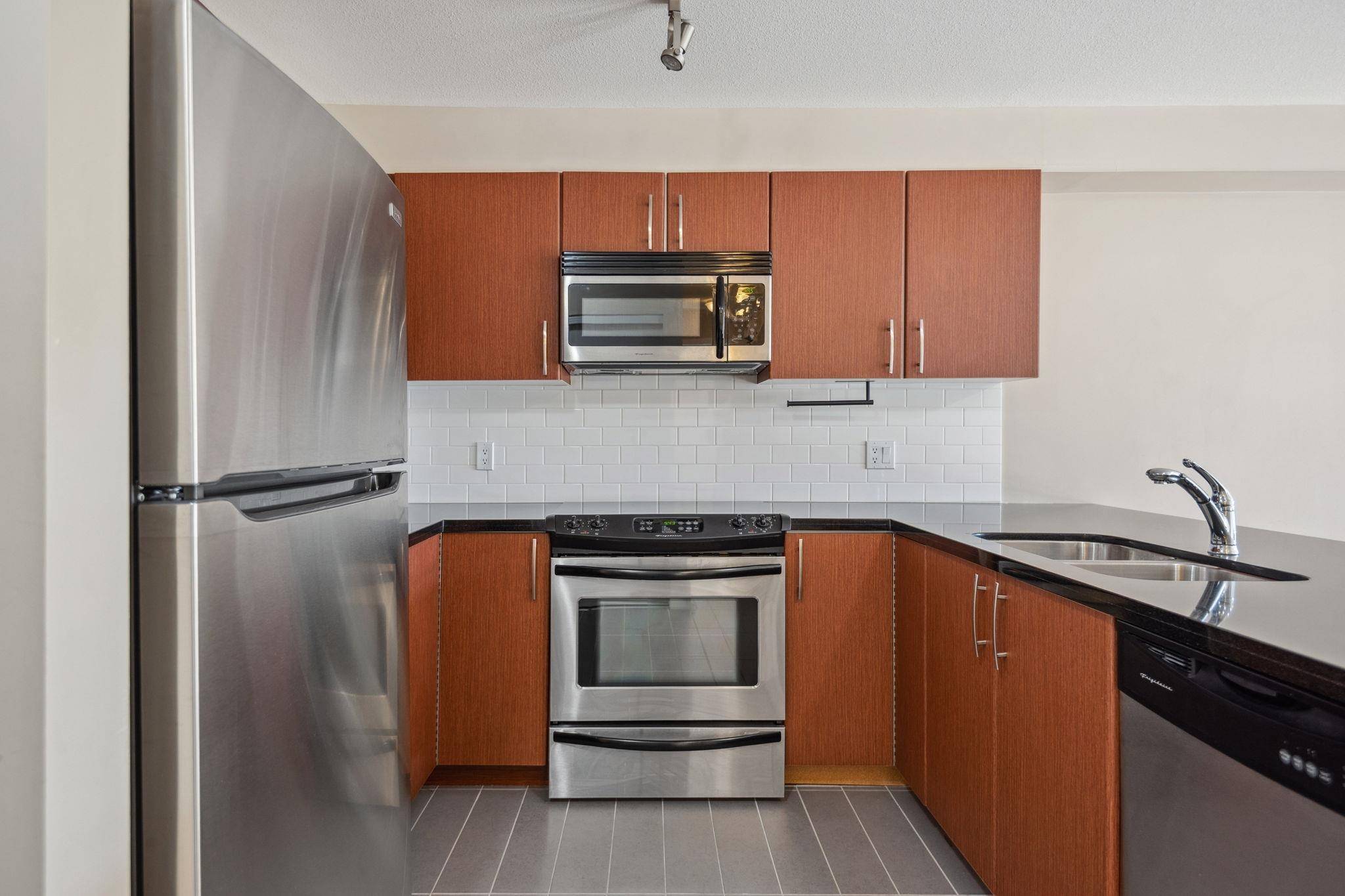 Burnaby, BC V5J 0B1,7339 Macpherson AVE #301