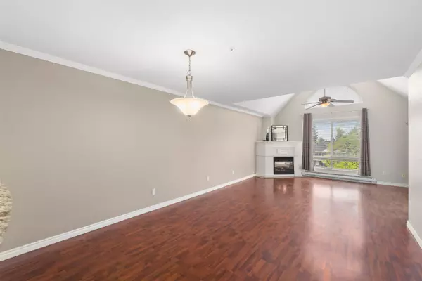 Surrey, BC V3T 5V3,10082 132 ST #401