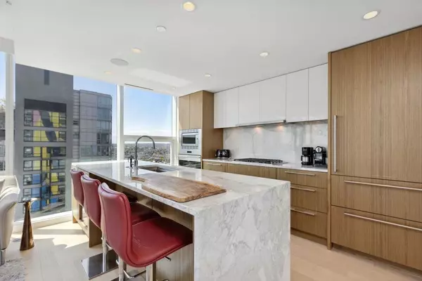 Vancouver, BC V6B 0N4,499 Pacific ST #2903