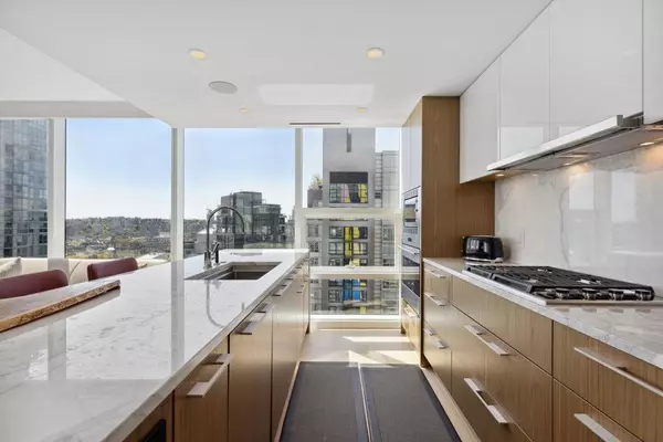 Vancouver, BC V6B 0N4,499 Pacific ST #2903