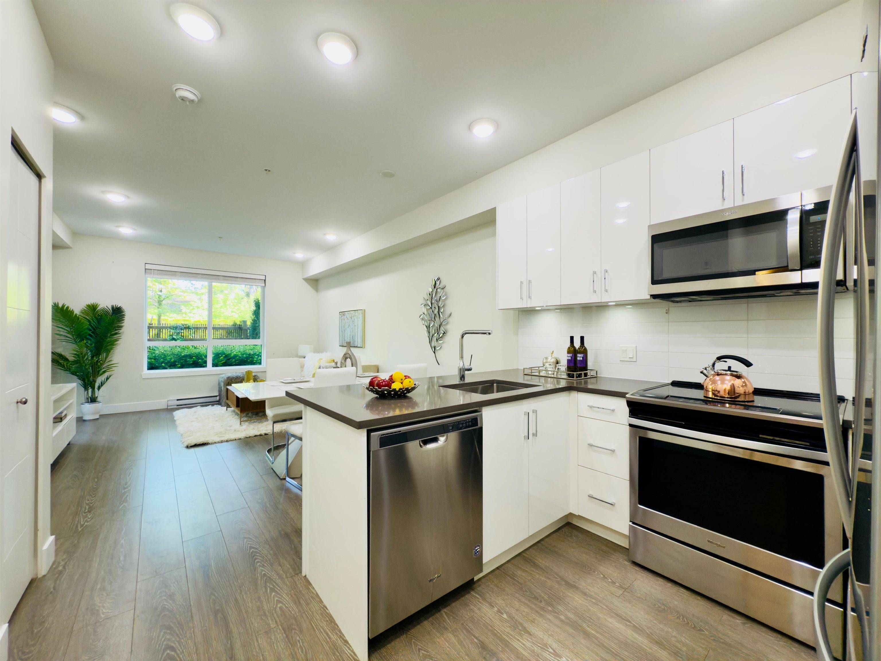 Surrey, BC V3R 0G2,15351 101 AVE #109