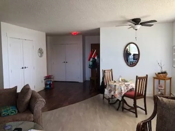 White Rock, BC V4B 3X7,1442 Foster ST #401