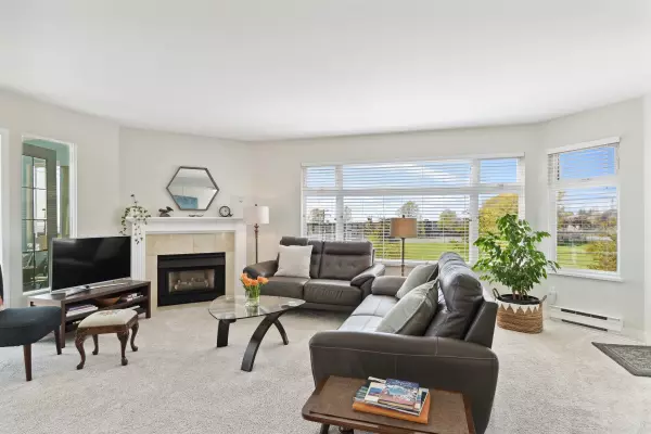 White Rock, BC V4B 4B1,1220 Fir ST #402