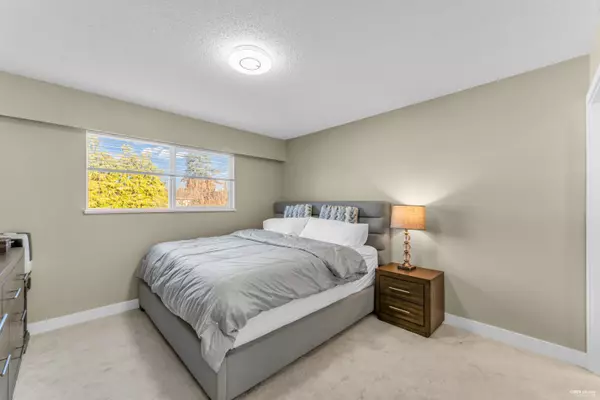 Surrey, BC V4A 5M6,14717 16a AVE