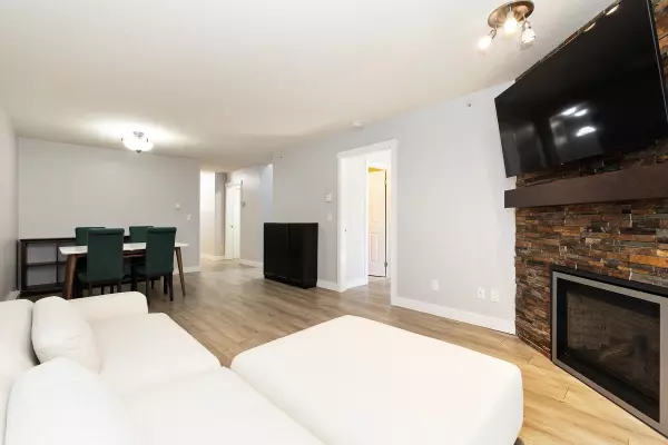 Pitt Meadows, BC V3Y 2J8,19270 119 AVE #9