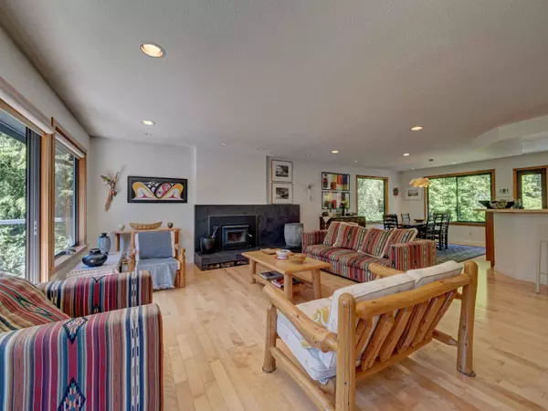 Roberts Creek, BC V0N 2W2,1506 Henderson AVE