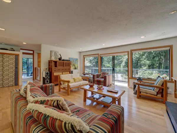 Roberts Creek, BC V0N 2W2,1506 Henderson AVE