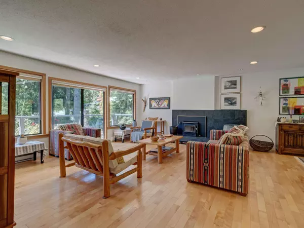 Roberts Creek, BC V0N 2W2,1506 Henderson AVE