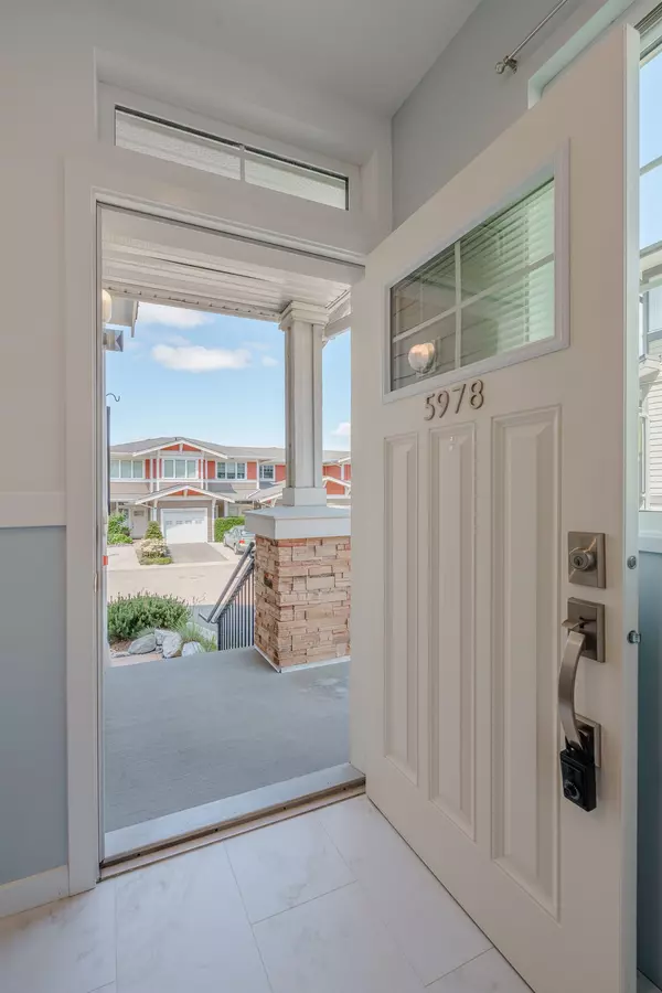 Sechelt, BC V7Z 0S2,5978 Beachgate LN