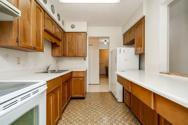 Abbotsford, BC V2T 4N1,31955 Old Yale RD #324