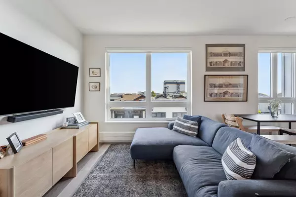 North Vancouver, BC V7L 1E1,525 E 2nd ST #425