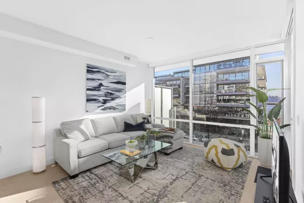 West Vancouver, BC V7T 1B6,1331 Marine DR #305