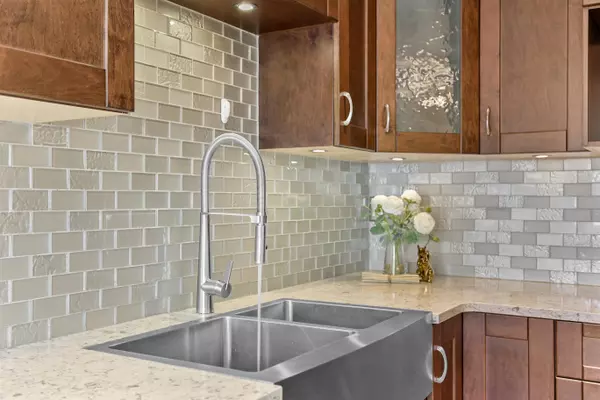 Coquitlam, BC V3K 6R1,1318 Brunette AVE #7