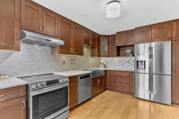 Coquitlam, BC V3K 6R1,1318 Brunette AVE #7