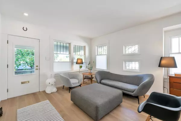 Vancouver, BC V6R 2Z8,3730 W 15th AVE