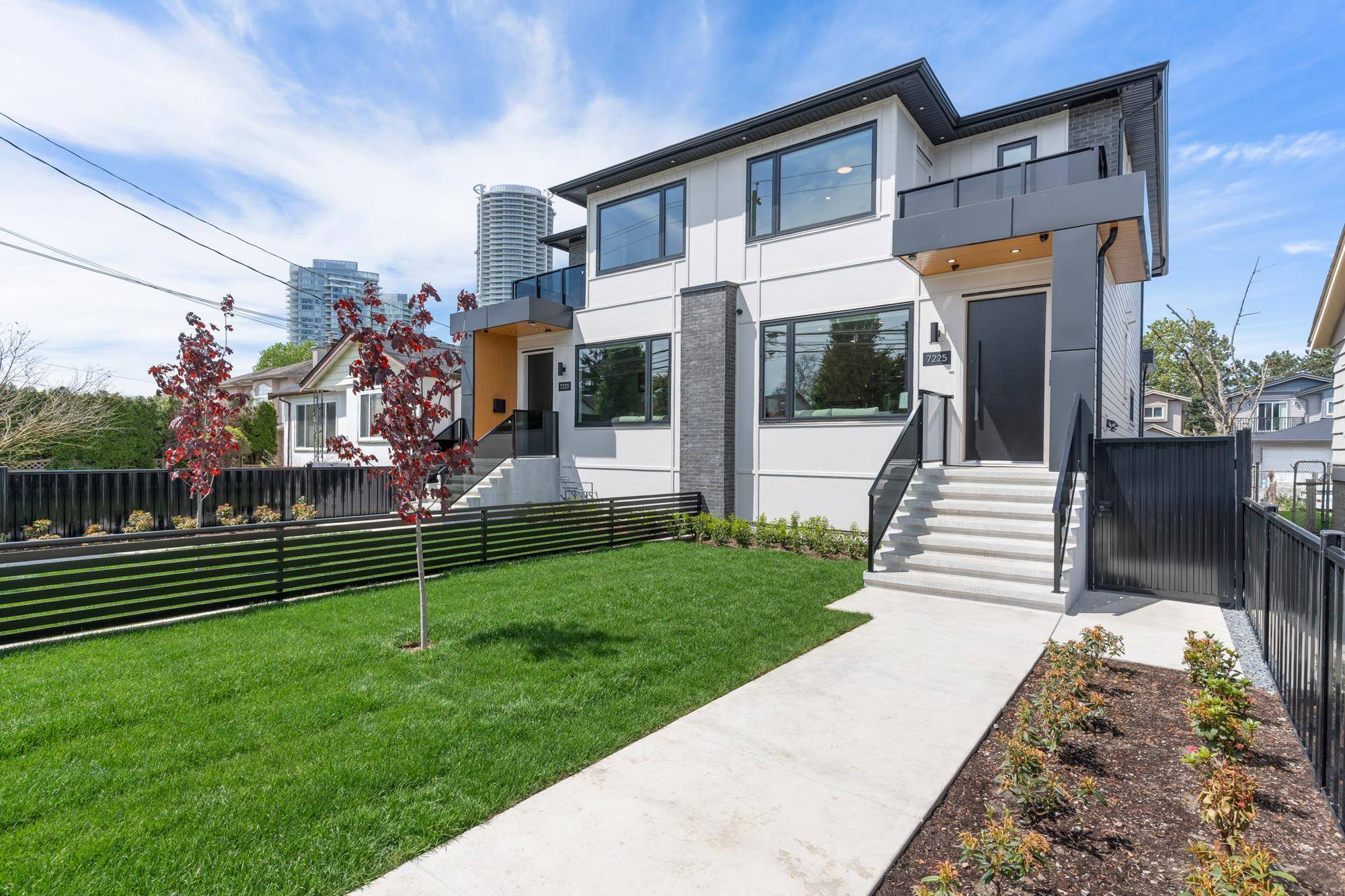 Burnaby, BC V3N 2R7,7225 10th AVE