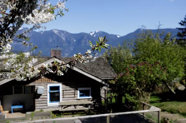 Bowen Island, BC V0N 1G1,1749 Cove RD