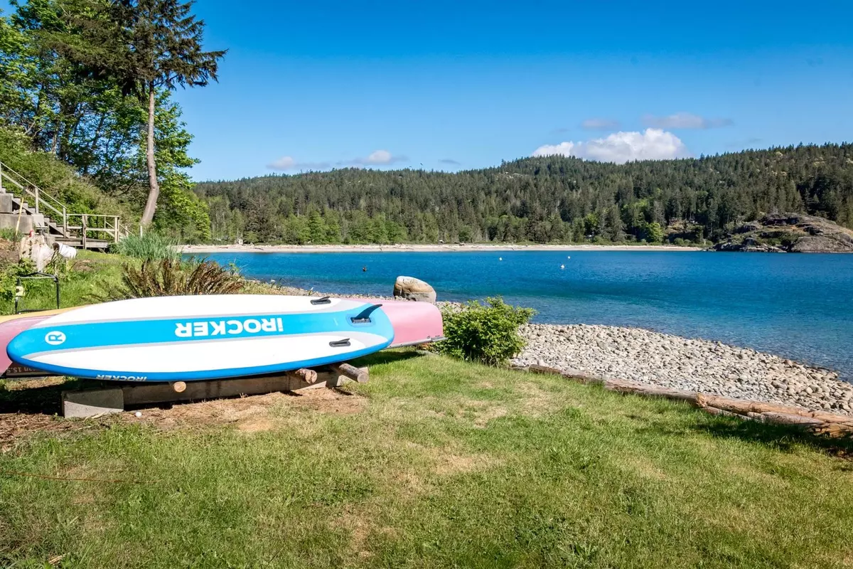 Halfmoon Bay, BC V7Z 1C4,7711 Redrooffs RD