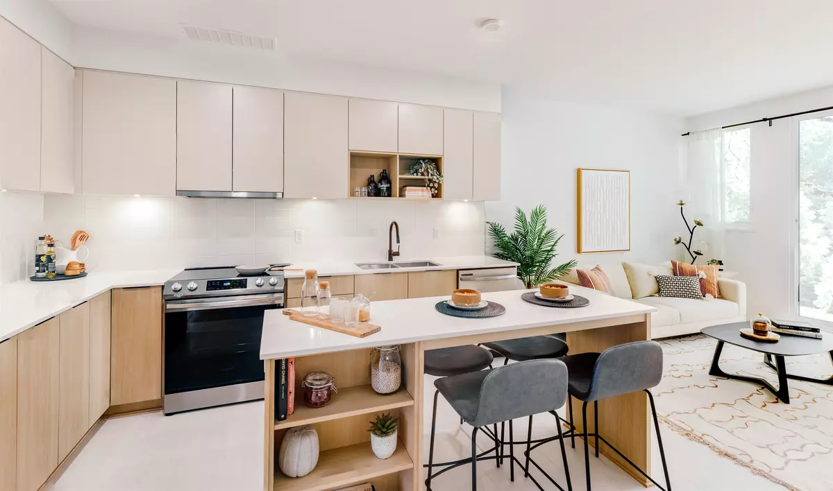 Surrey, BC V0V 0V0,10466 138a ST #105