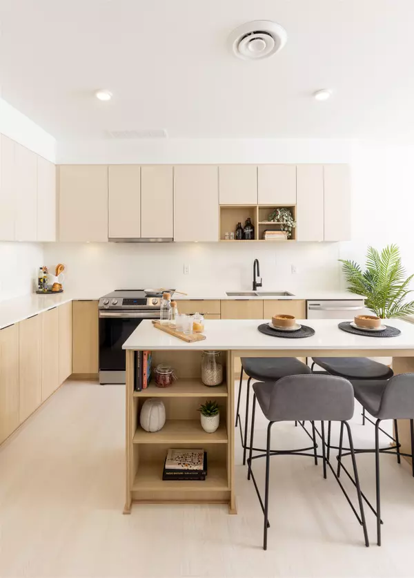 Surrey, BC V0V 0V0,10466 138a ST #105