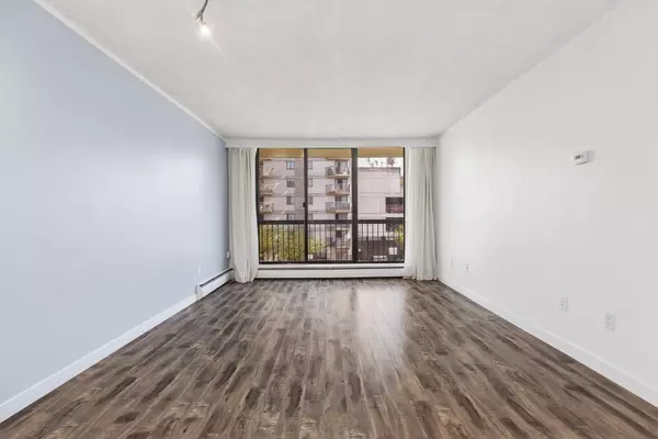 North Vancouver, BC V7L 3G8,145 St. Georges AVE #304
