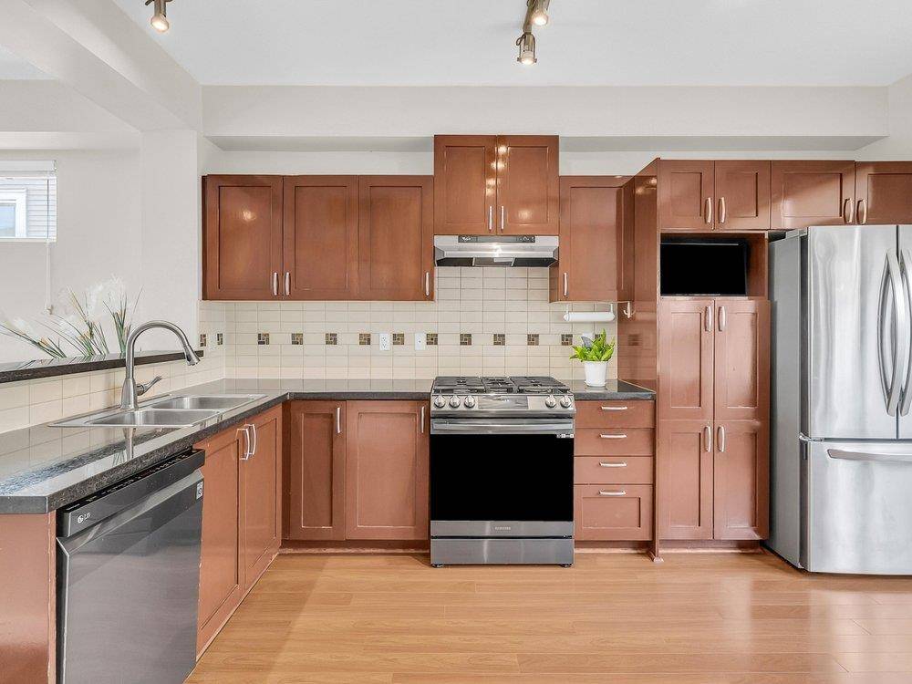 Coquitlam, BC V3E 0C2,3105 Dayanee Springs BLVD #127