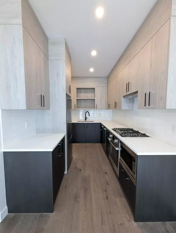 Vancouver, BC V6P 0M4,6859 Cambie ST #107